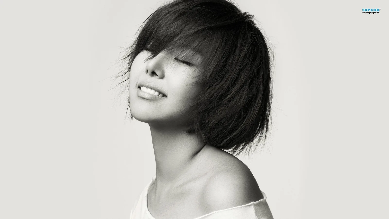 Short Hair HD Portrait Wallpaper