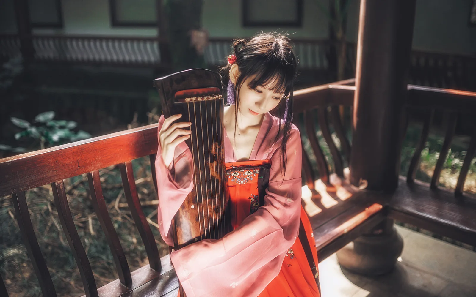 Traditional Chinese Hanfu Woman HD Portrait Wallpaper