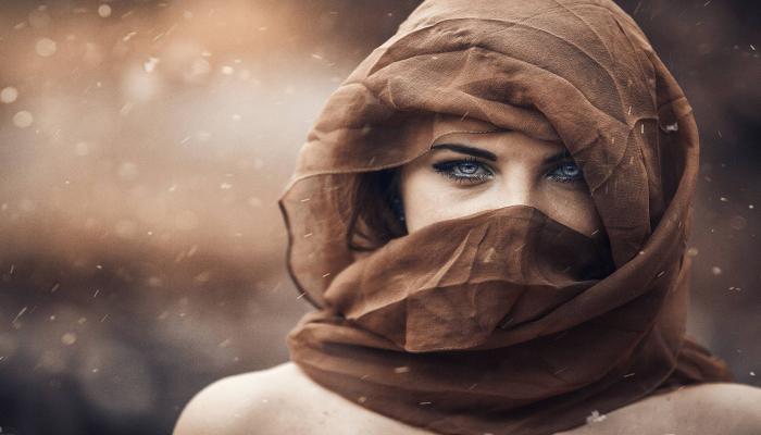 Woman HD Portrait Wallpaper