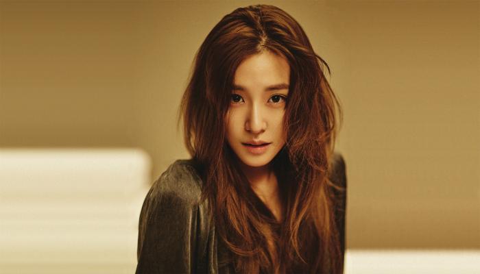 Woman HD Portrait Wallpaper