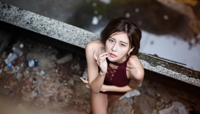 Woman HD Portrait Wallpaper