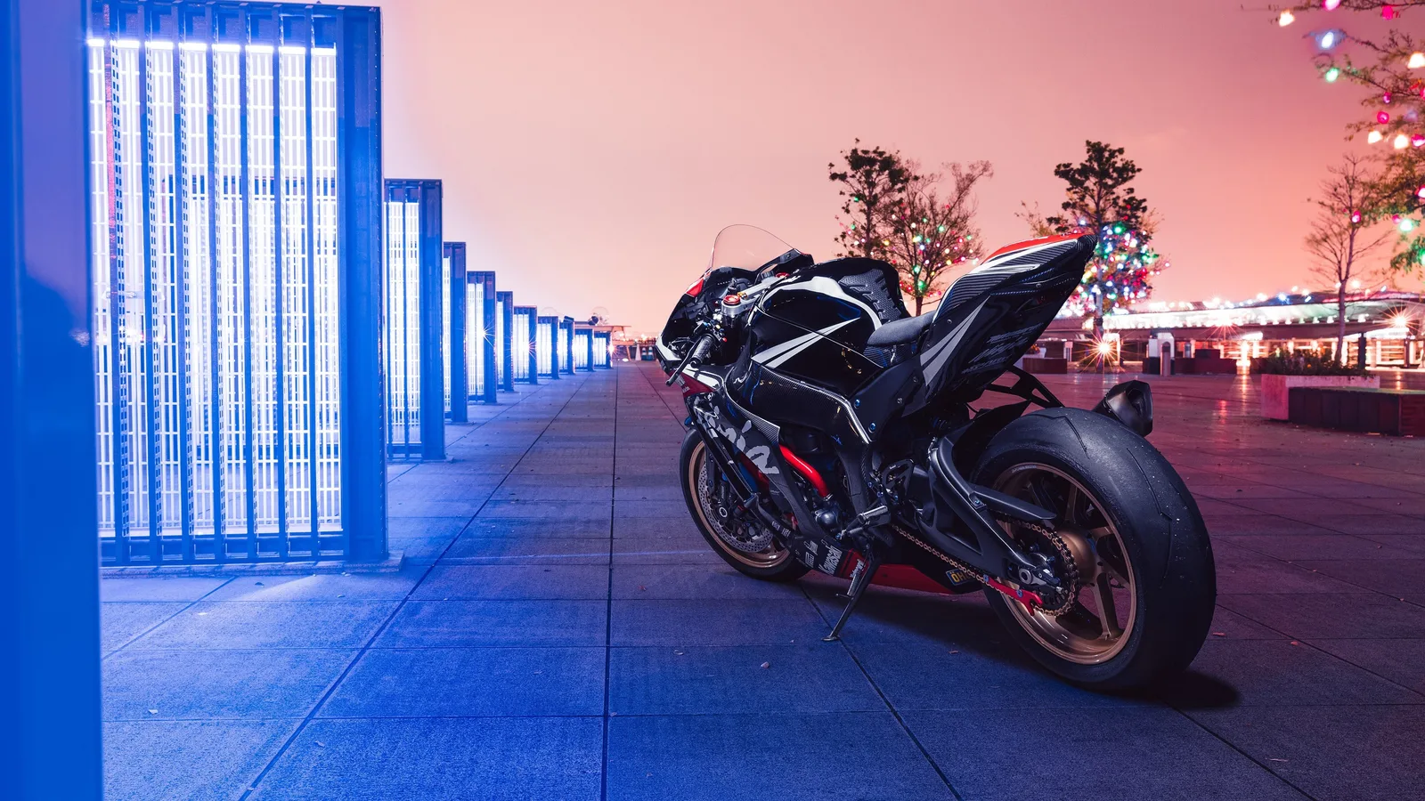 Motorcycle 4K Creative Wallpaper